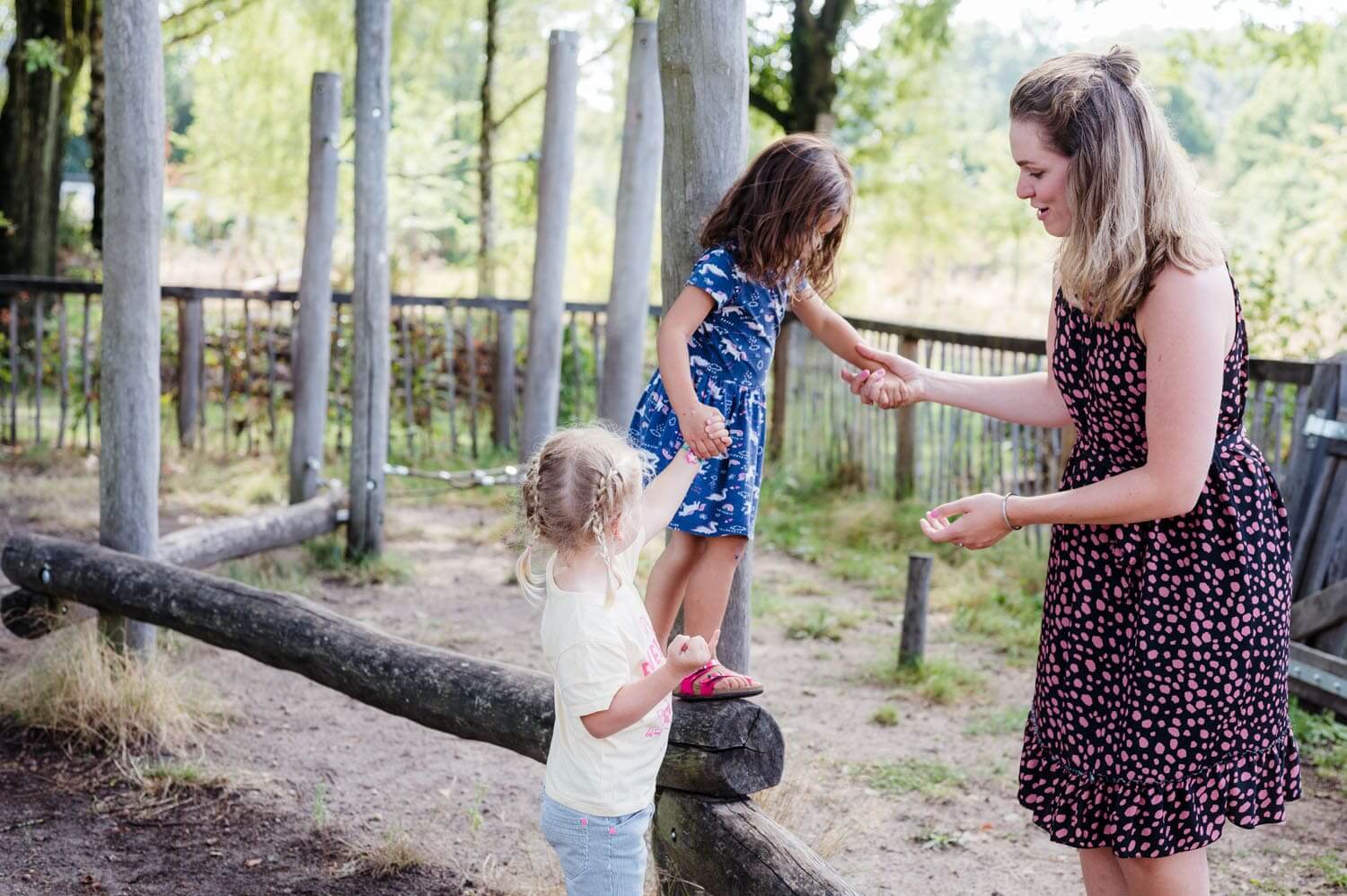Bzzzonder-spelen-peuterschool-buiten-samen-spelen-ontdekken
